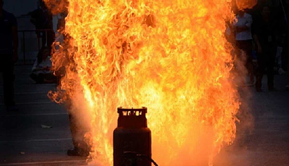 मुंबई के बांद्रा में गैस सिलेंडर विस्फोट में 5 लोग घायल